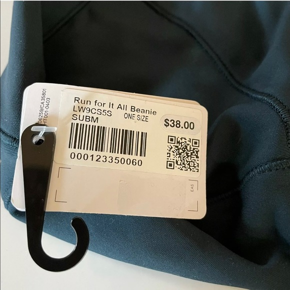Lululemon Run for It All Beanie in Submarine One Size - Picture 6 of 6